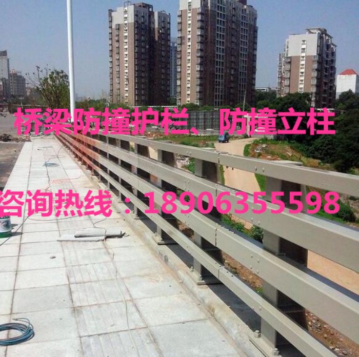 橋梁防撞護(hù)欄，防撞立柱